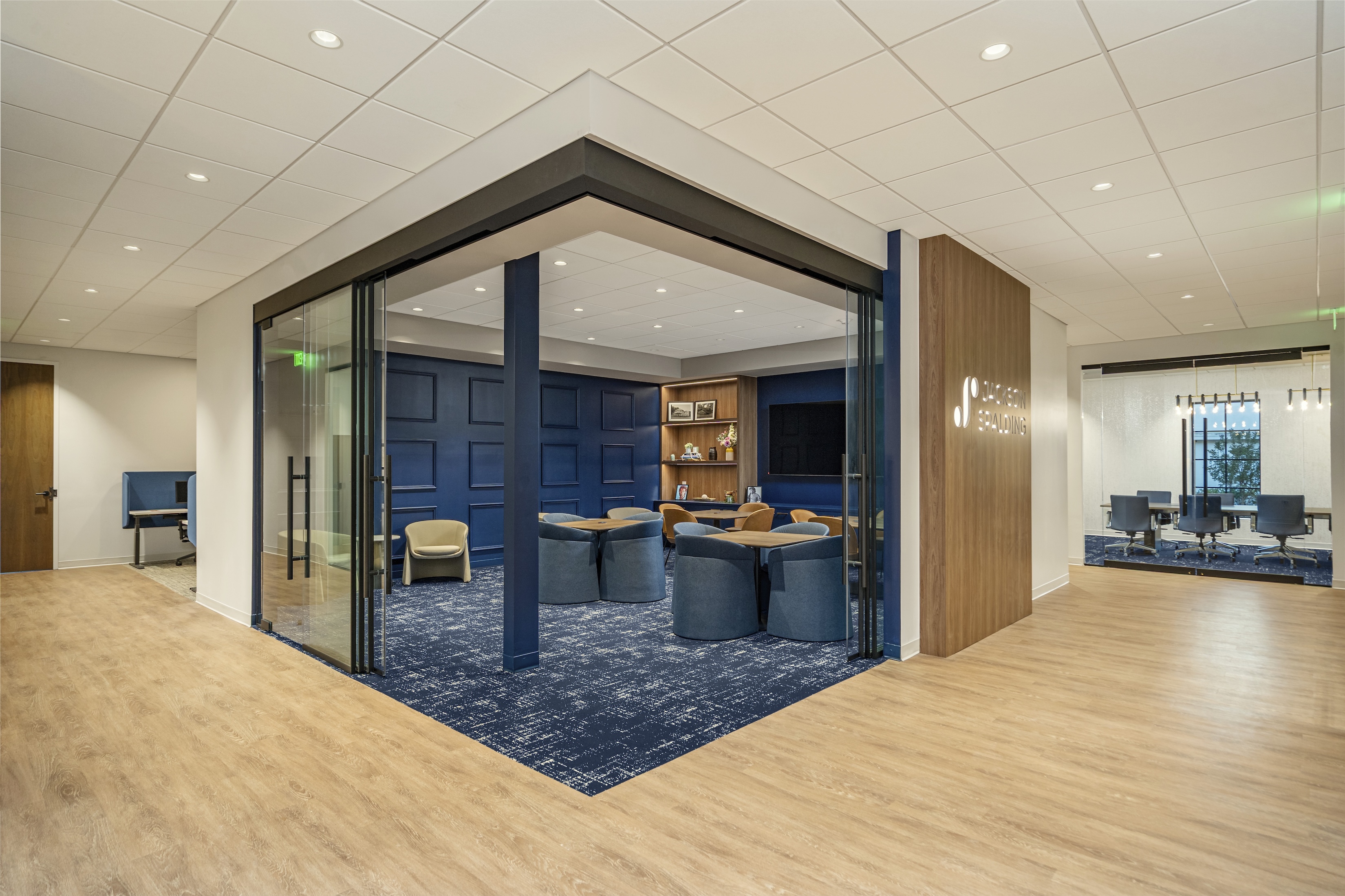 FLOR Tuxedo Pocket in color Cobalt